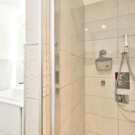Апартаменты Practical Studio In The Heart Of La Rochelle